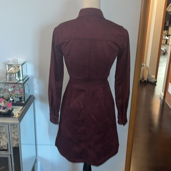 a loves a NWT Faux Suede Button Front Long Sleeve Mini Shirt Dress XS BURGUNDY - Picture 8 of 12